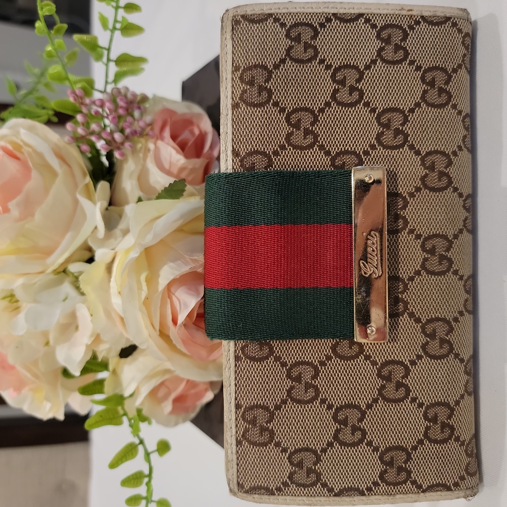 Authentic Gucci wallet
